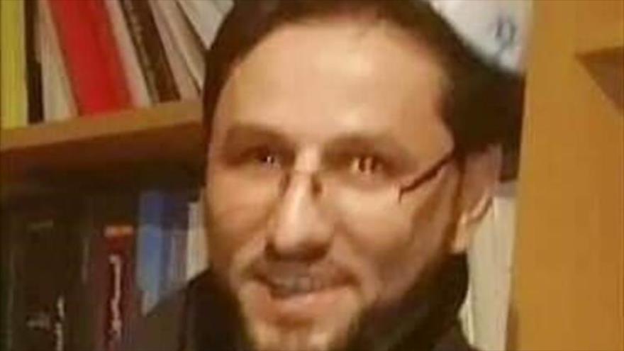 Una imagen de Salwan Momika, quien profanó el libro sagrado Corán, con una kipá, una gorra usada por los hombres judíos.