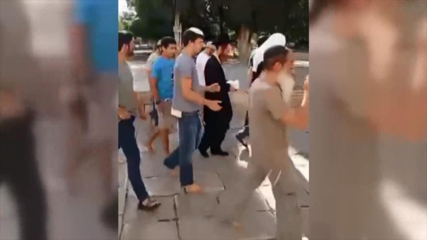 Vídeo: Ben-Gvir y decenas de colonos asaltan Mezquita Al-Aqsa | HISPANTV