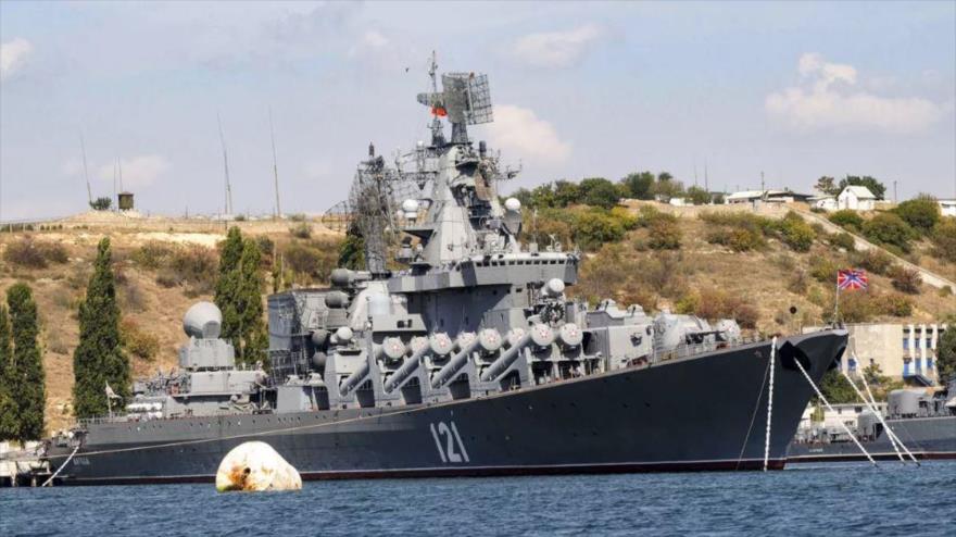 El buque de la flotilla rusa en el Mar Negro atracado en el Sebastopol, en Crimea.