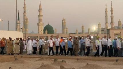 Chiíes celebran ceremonia de luto en cementerio prohibido saudí