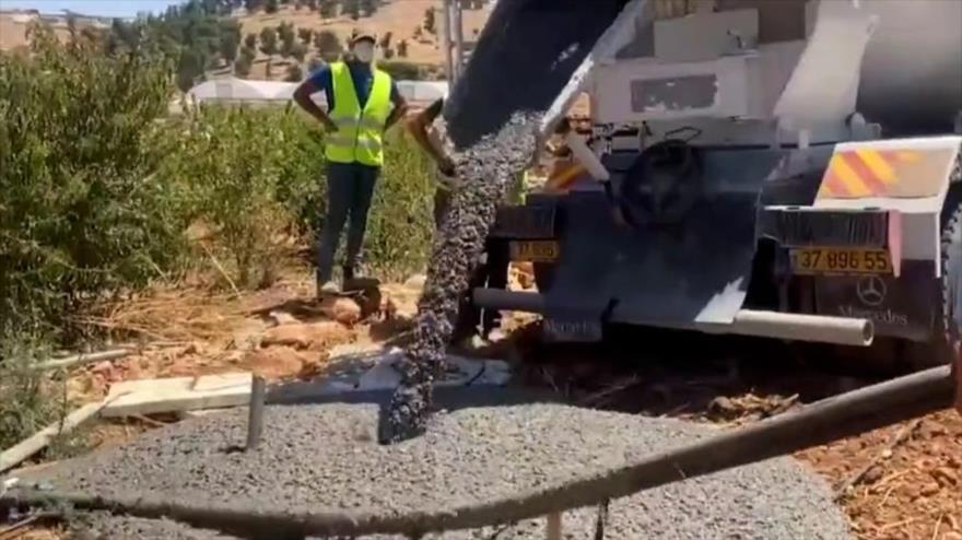 Pillado infraganti: Israel vertiendo cemento en pozos de agua palestinos