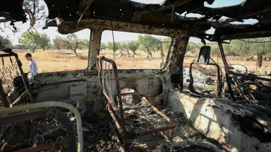 Una foto tomada el 27 de octubre de 2019 muestra la camioneta quemada en la que Barakat Ahmad Barakat estaba cuando fue atacada por las fuerzas estadounidenses.