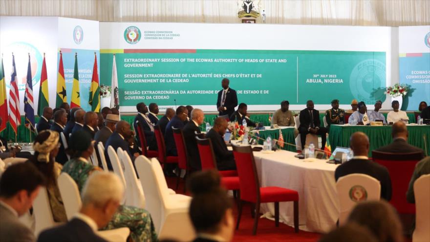 Reunión de líderes de CEDEAO en Abuya, capital de Nigeria, para tratar el golpe de Estado en Níger, 30 de julio de 2023. (Foto: AFP)