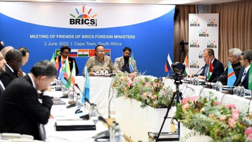 Los cancilleres de los países miembros del grupo de los BRICS se reúnen en la Ciudad del Cabo, en Sudáfrica, 2 de junio de 2023.