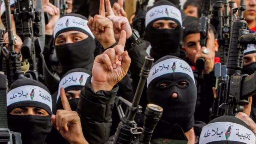 Fuerzas de la Brigada Balata durante un festival en el campo de refugiados de Askar en Cisjordania ocupada, 9 de diciembre de 2022.