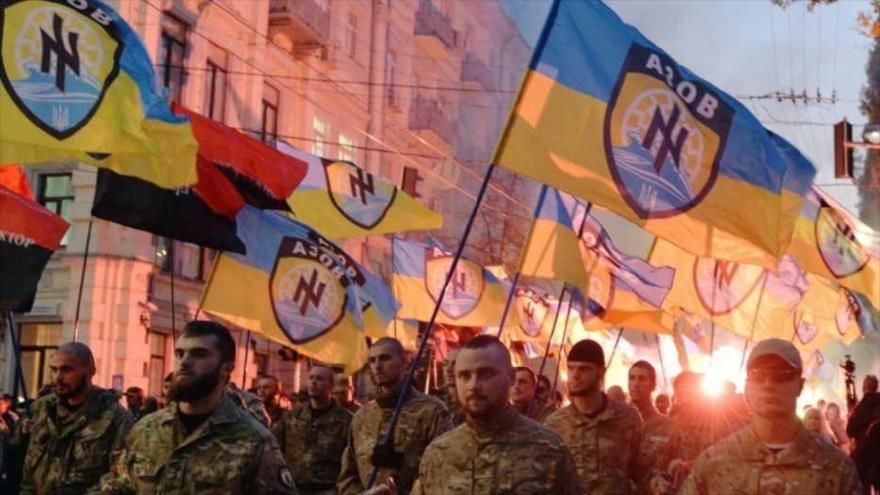 El batallón neonazi Azov, financiado EE.UU. y la OTAN, realizan una marcha, marzo 2022