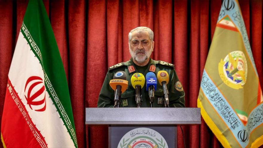 El portavoz jefe del Estado Mayor de las Fuerzas Armadas de Irán, el general de brigada Abolfazl Shekarchi, habla con la prensa. (Foto: Mojnews)