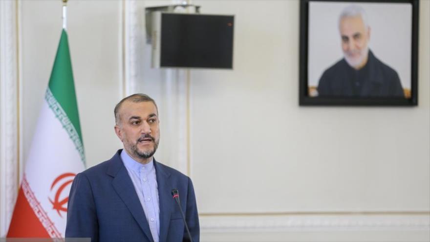 El canciller iraní, Hosein Amir Abdolahian, habla durante una conferencia de prensa, Teherán, 5 de agosto de 2023. (Foto: FARS)