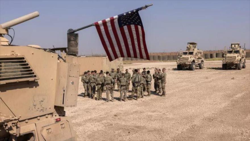 Soldados del Ejército de EE.UU. se preparan para salir a patrullar desde un puesto avanzado de combate remoto, el 25 de mayo de 2021, en el noreste de Siria. (Foto: AFP)