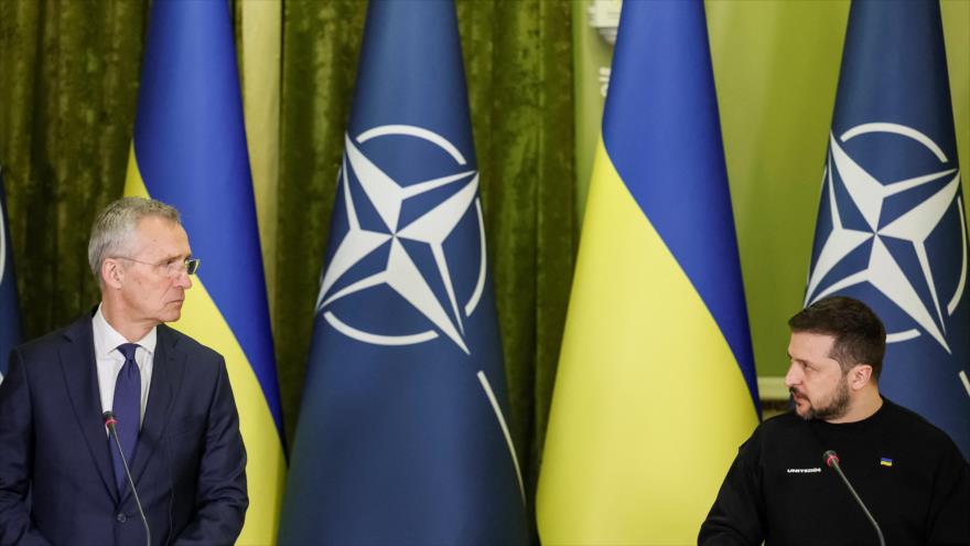 El presidente ucraniano, Volodimir Zelenski, (decha.), y el secretario general de la OTAN, Jens Stoltenberg. (Foto: Reuters)