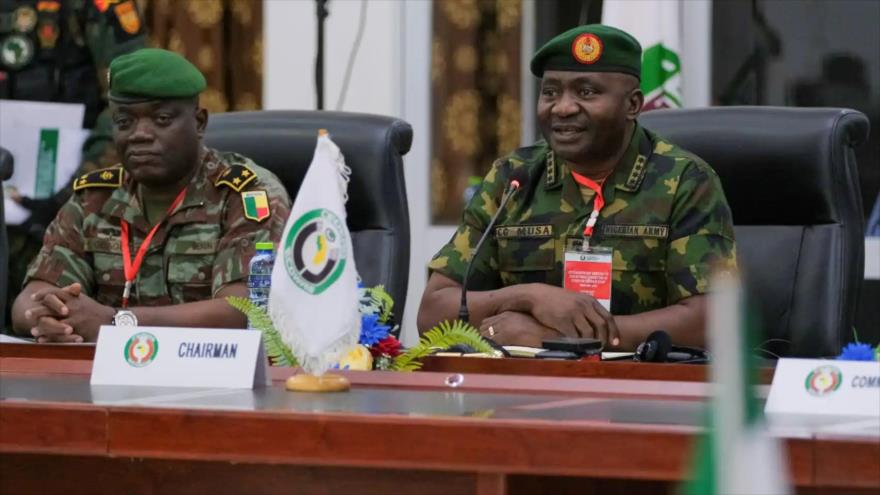 Los representantes de la Comunidad Económica de Estados de África Occidental (CEDEAO) en rueda de prensa, el 18 de agosto de 2023, en la capital de Ghana, África. (Foto: Reuters)