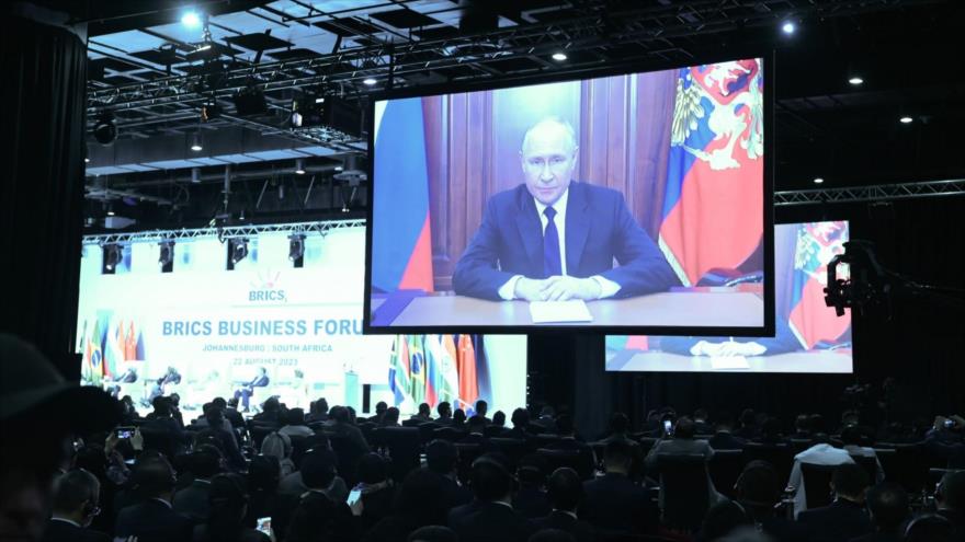 Putin insiste: desdolarización entre miembros de BRICS es “irreversible”