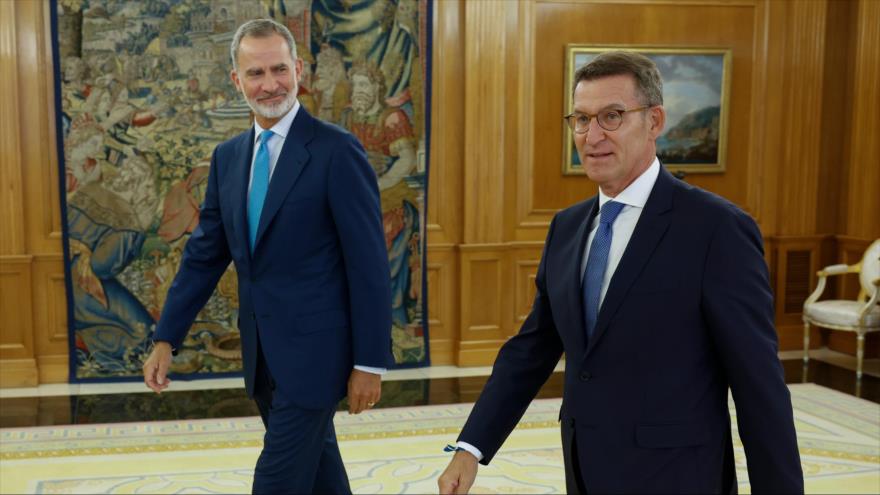 El rey Felipe VI recibe al líder del Partido Popular, Alberto Núñez Feijóo. (Foto: EFE)
