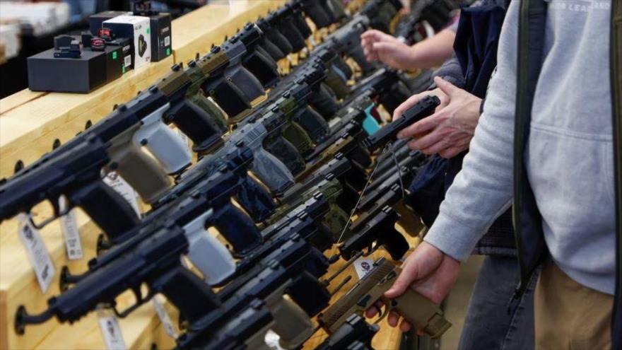 Una tienda que vende diferentes tipos de armas de fuego en Estados Unidos.