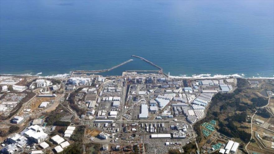 Japón vierte agua residual radioactiva a océano; alertan de peligros 