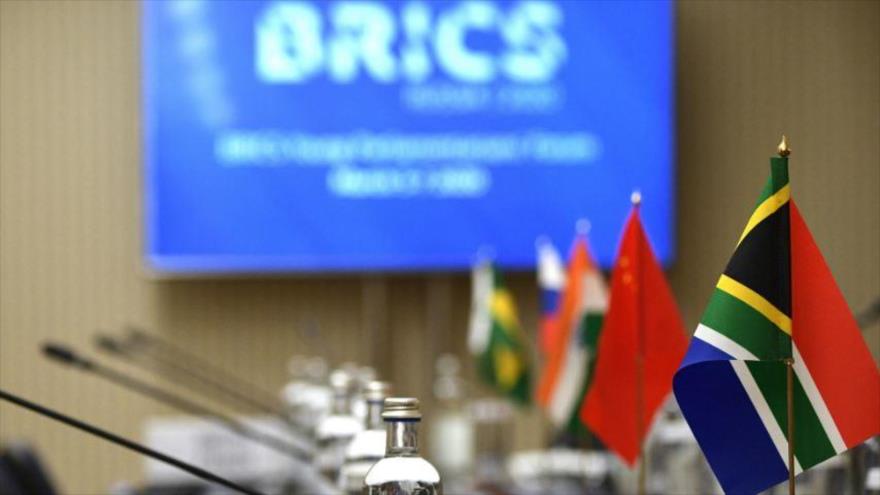 Las banderas de los Estados miembros del grupo BRICS.