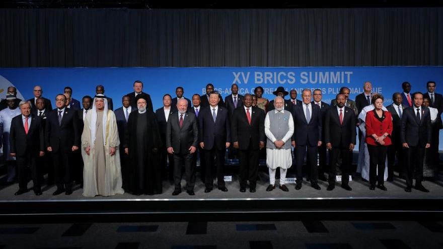 Los representantes de los países participantes en la XV Cumbre del grupo BRICS, en Johannesburgo, Sudáfrica, 24 de agosto de 2023.