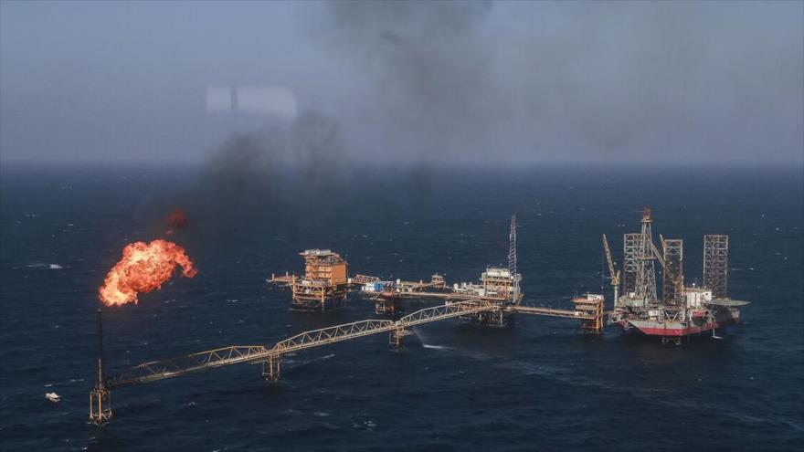 Un campo de petróleo y gas de Irán en el Golfo Pérsico. (Foto: SHANA)