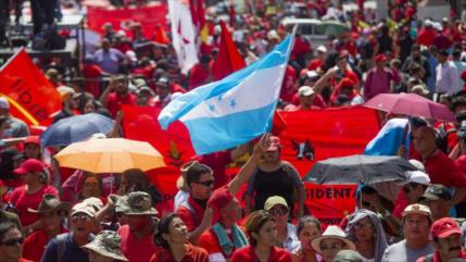 Hondureños marchan en apoyo al gobierno de Xiomara Castro, 