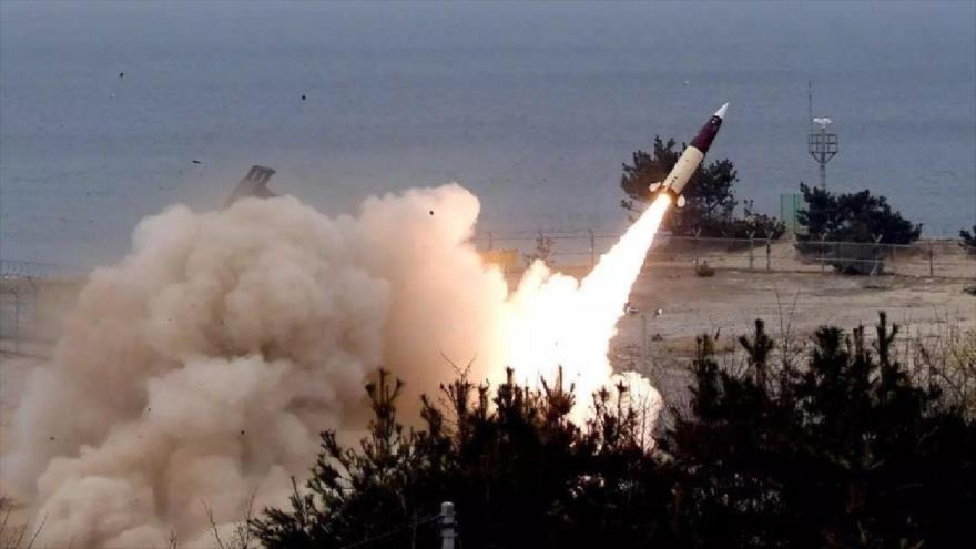 El lanzamiento de un misil por Corea del Norte.