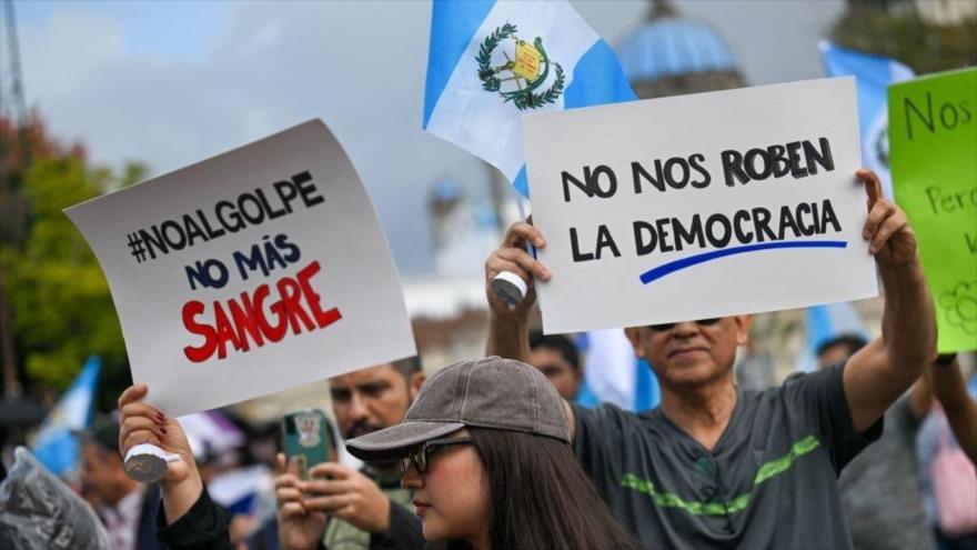 “Fuera golpistas”: Guatemaltecos exigen respetar su voto por Arévalo