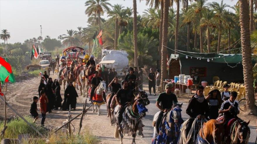 Los fieles musulmanes en la caminata de Arbaín.