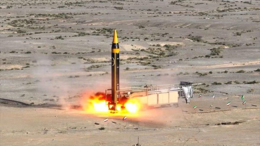 Irán prueba el nuevo misil balístico de cuarta generación Jaibar desde un lugar no revelado en el territorio iraní, 25 de mayo de 2023.