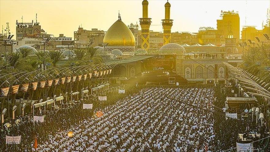 Fieles participan en la ceremonia de Arbaín en Karbala, 6 de septiembre de 2023.