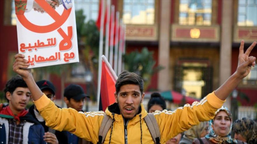 Marroquíes protestan contra normalización de lazos con Israel | HISPANTV