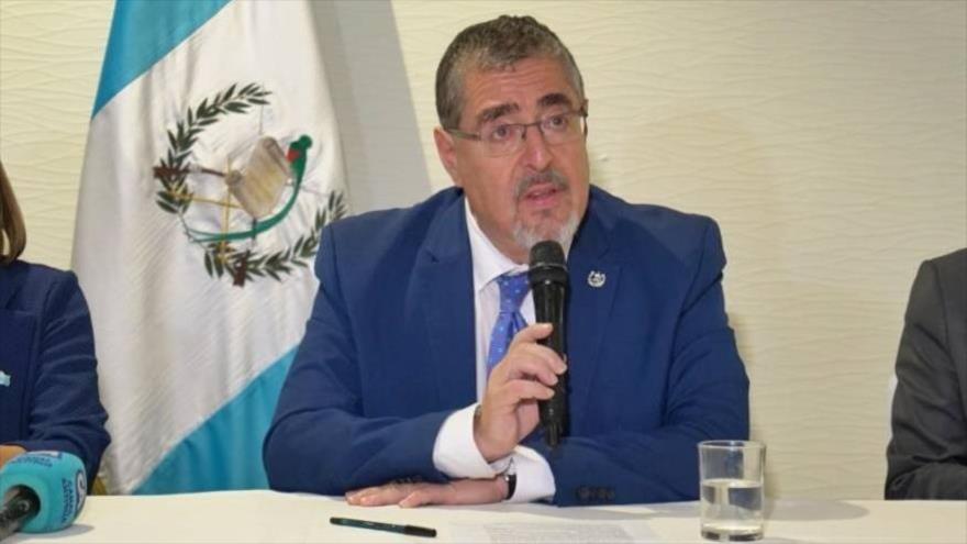 El presidente electo de Guatemala, Bernardo Arévalo de León, habla en una rueda de prensa, 12 de septiembre de 2023.
