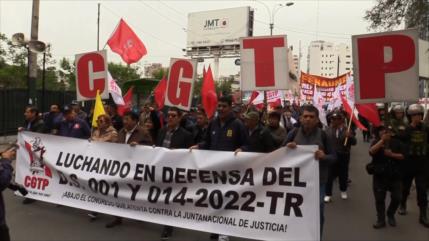 Trabajadores de Perú defienden dictámenes a favor de sus derechos