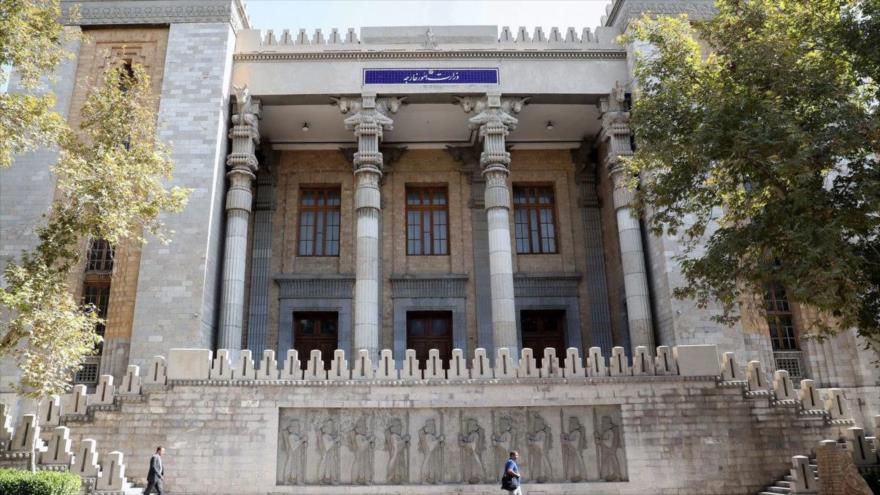 Una vista de la fachada del Ministerio de Exteriores de Irán.