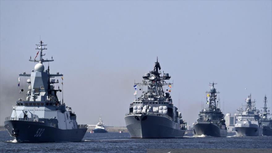Los buques de la Armada rusa durante un ensayo del desfile para conmemorar el Día de la Armada en Kronstadt, en 2018 (Foto: Sputnik)
