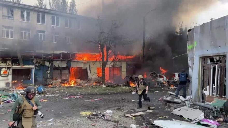 Destrucciones causadas tras un ataque ucraniano contra una zona comercial en la ciudad de Konstantínovka, Donetsk, 6 de septiembre de 2023.