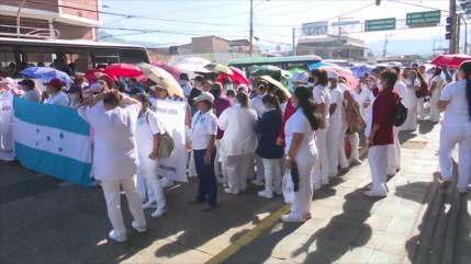 Enfermeras hondureñas en paro de labores indefinido