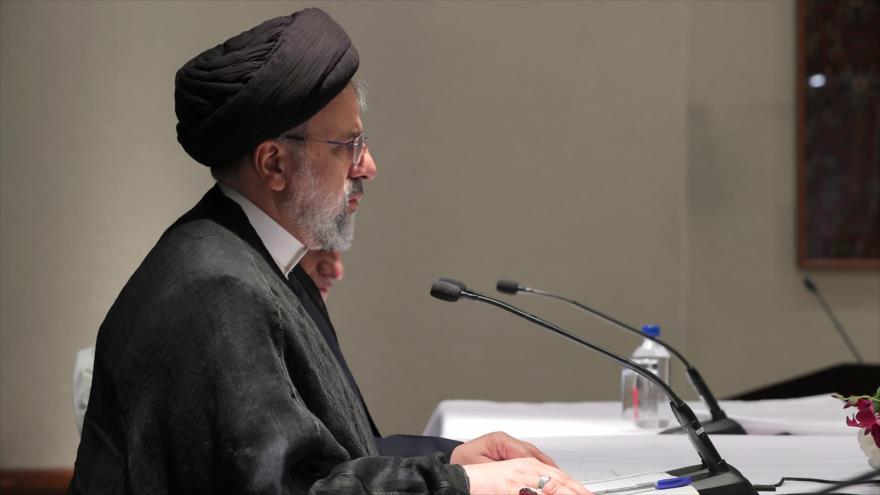 El presidente de Irán, Ebrahim Raisi, habla en una reunión con los iraníes residentes en Estados Unidos, 19 de septiembre de 2023.