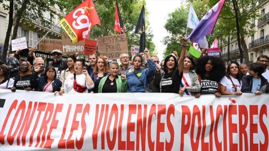 Miles de franceses protestan contra violencia policial y racismo
