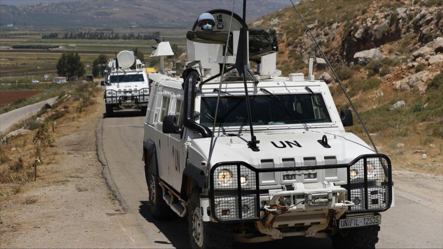 Las fuerzas de paz de la ONU patrullan en el lado libanés de la frontera entre El Líbano y los territorios ocupados por Israel.