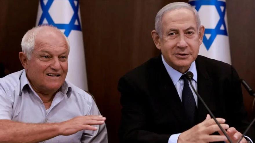 El primer ministro israelí, Benjamín Netanyahu (dcha.), y su ministro de turismo, Haim Katz.