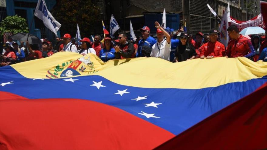 Venezolanos marchan en defensa del territorio Esequibo, en Caracas, 26 de septiembre de 2023.