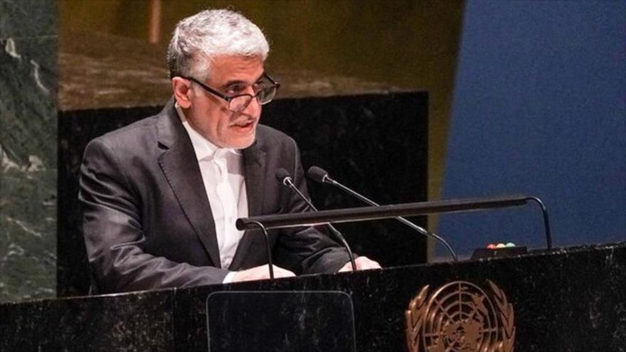 El representante permanente de Irán ante la ONU, Amir Said Iravani, habla en una reunión en el organismo. 