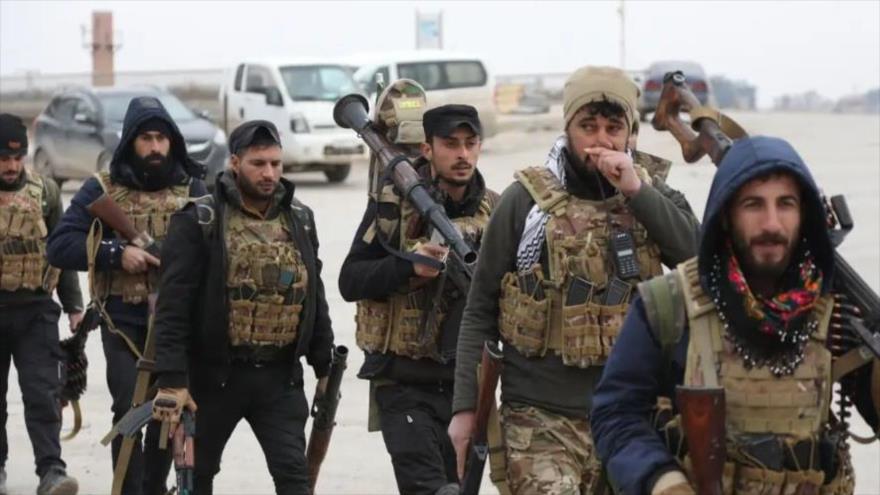 Miembros de las milicias separatistas Fuerzas Democráticas Sirias en la ciudad de Al-Hasaka, en el norte de Siria, 24 de enero de 2022. (Foto: AFP)
