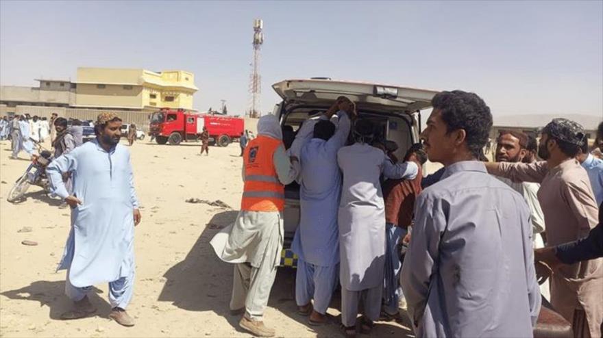 Atentado suicida deja 52 muertos y decenas de heridos en Pakistán
