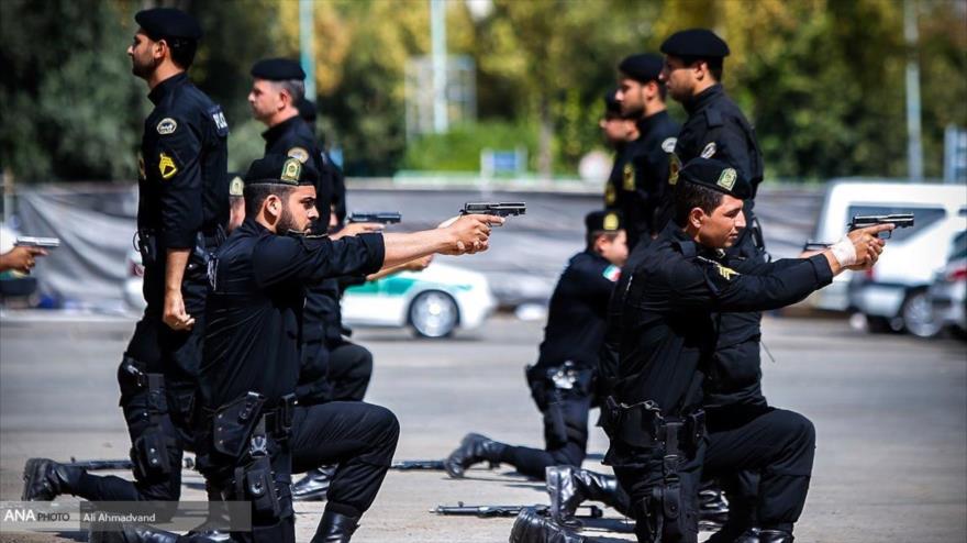 Agentes de Policía de Irán.
