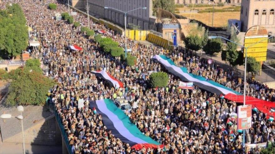 Marcha de los yemeníes en apoyo a la operación palestina Tormenta de Al-Aqsa contra el régimen de Israel, Saná, 7 de octubre de 2023.