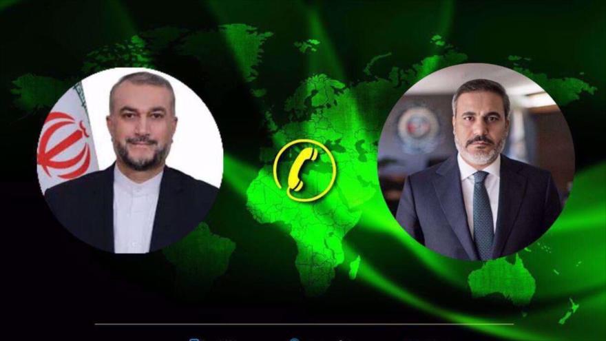 El canciller iraní, Hosein Amir Abdolahian (izq.), y su homólogo turco, Hakan Fidan.