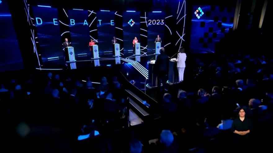 Candidatos a presidencia de Argentina se enfrentan en acalorado debate