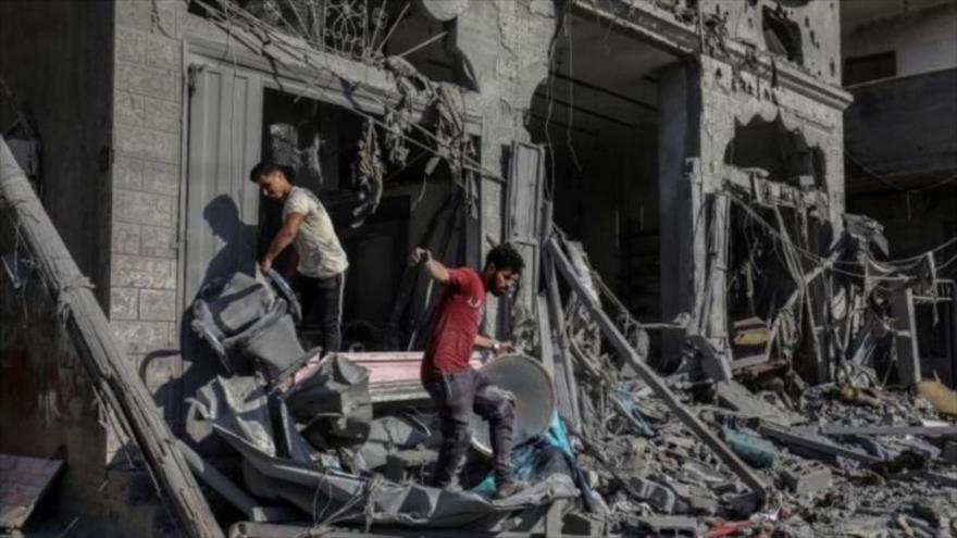 Edificio reducido a escombros por los bombardeos israelíes en la Franja de Gaza.