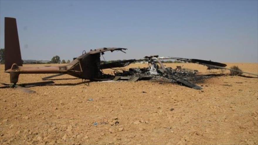 Un helicóptero militar israelí, derribado por los combatientes de la Resistencia palestina cerca de Gaza, octubre de 2023.