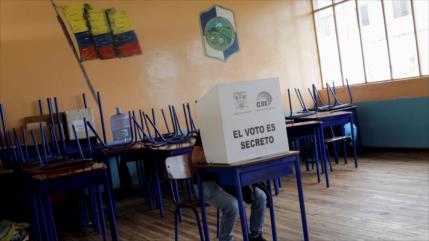 Cierran mesas de votación y comienza el conteo de votos en Ecuador